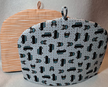 Load image into Gallery viewer, Reversible Tea Cozy - London Taxi