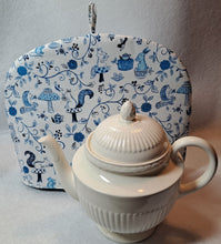 Load image into Gallery viewer, Reversible Tea Cozy - Forest Tea Time