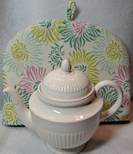 Load image into Gallery viewer, Reversible Tea Cozy - Pastel Mums